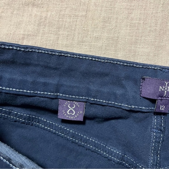 NYDJ Women's Straight Leg Blue Chino Pants Size 12 Lift Tuck Business Casual - Picture 6 of 8